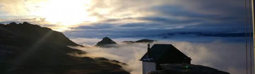 Berge Wolken Sonne Kapelle